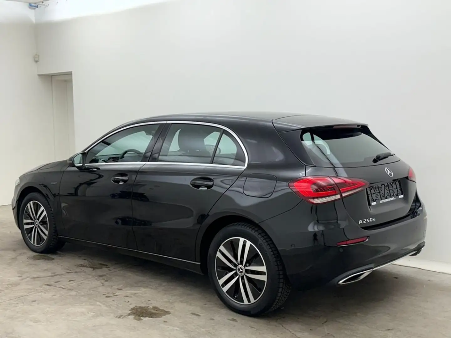 Mercedes-Benz A 250 250e Business Solution Luxury 8G-DCT Leder GPS Cam Zwart - 2
