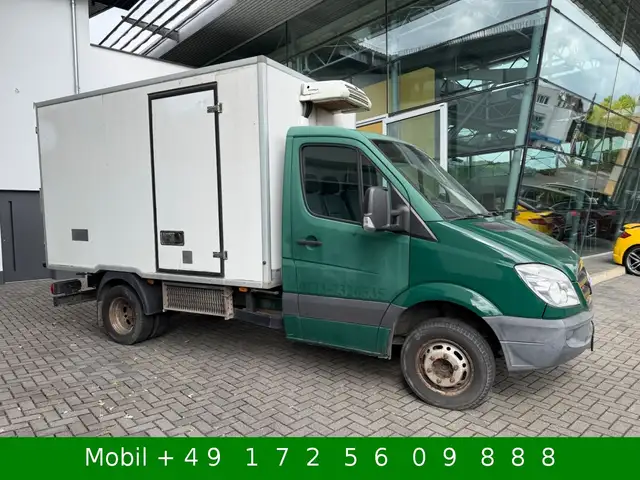 Mercedes-Benz Sprinter view 2