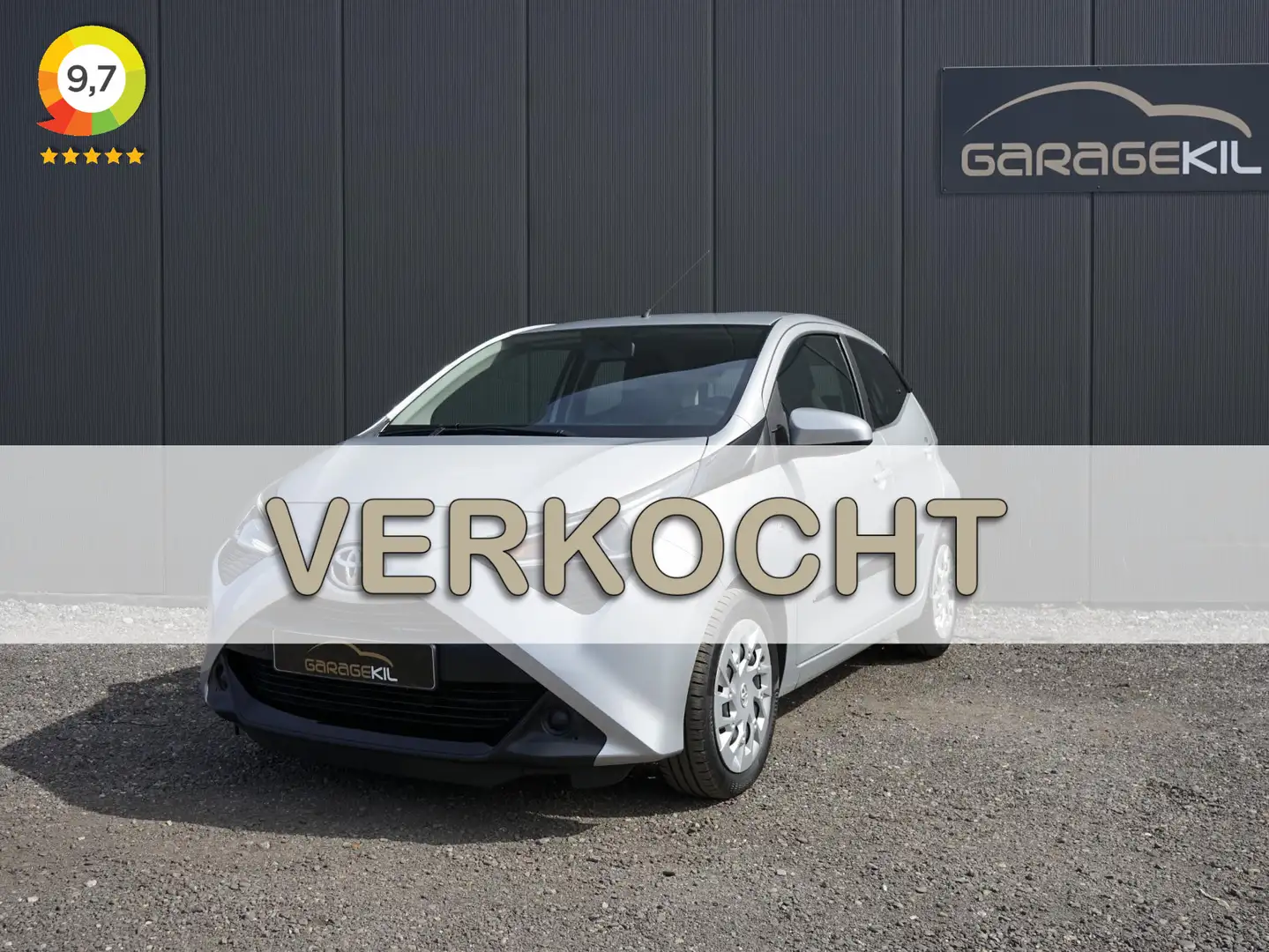 Toyota Aygo 1.0 VVT-i x-play Automaat! / Airco / 5-drs / Camer Gris - 1
