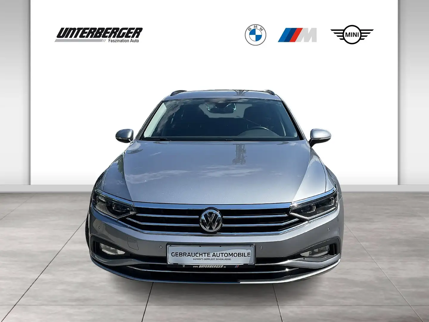 Volkswagen Passat Variant Business // 2,0 SCR TDI DSG // Automatik / Silber - 2