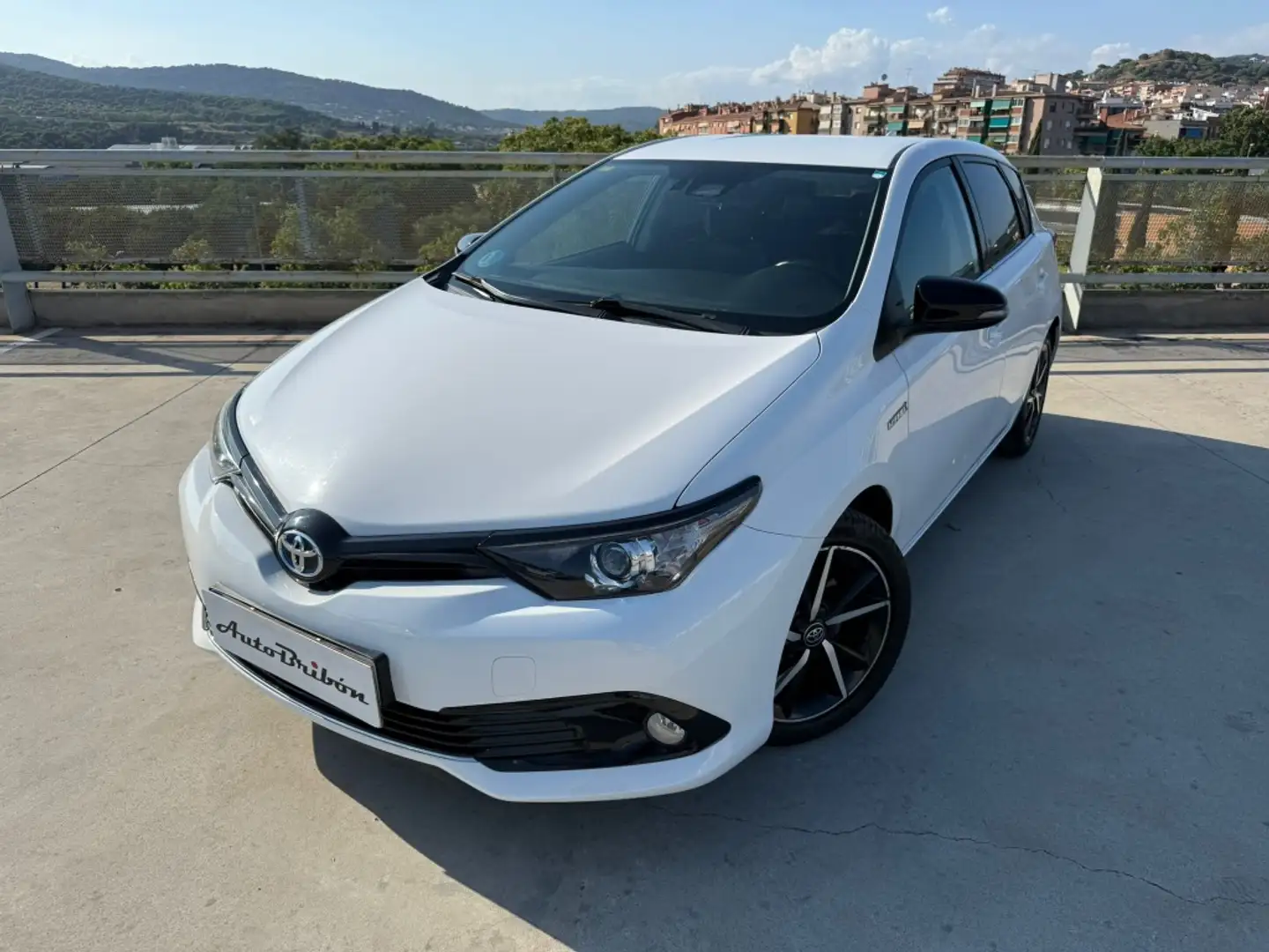 Toyota Auris hybrid 140H Advance Blanc - 2