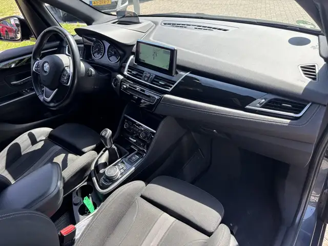 BMW 2 Series view 13