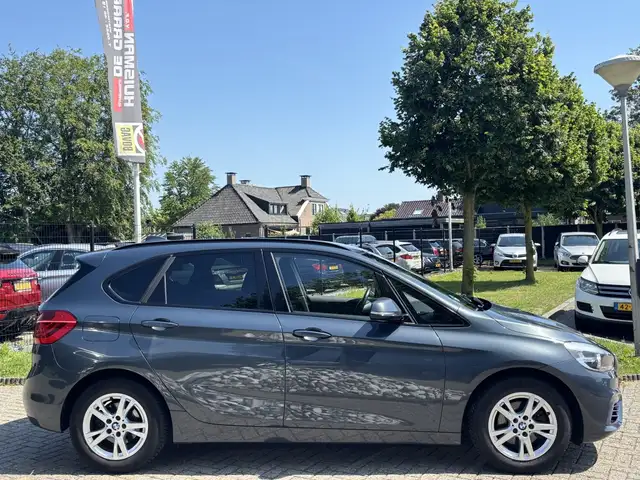 BMW 2 Series view 4