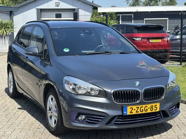 BMW 2 Series view 3