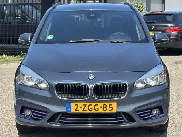BMW 2 Series view 2