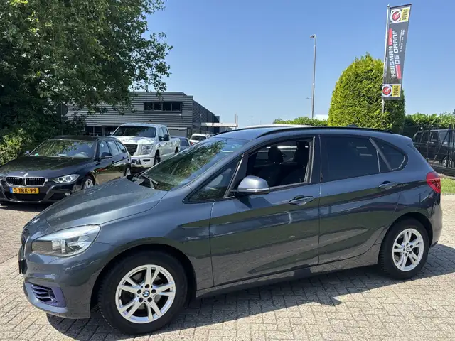 BMW 2 Series view 8
