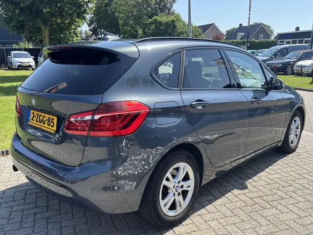 BMW 2 Series view 5