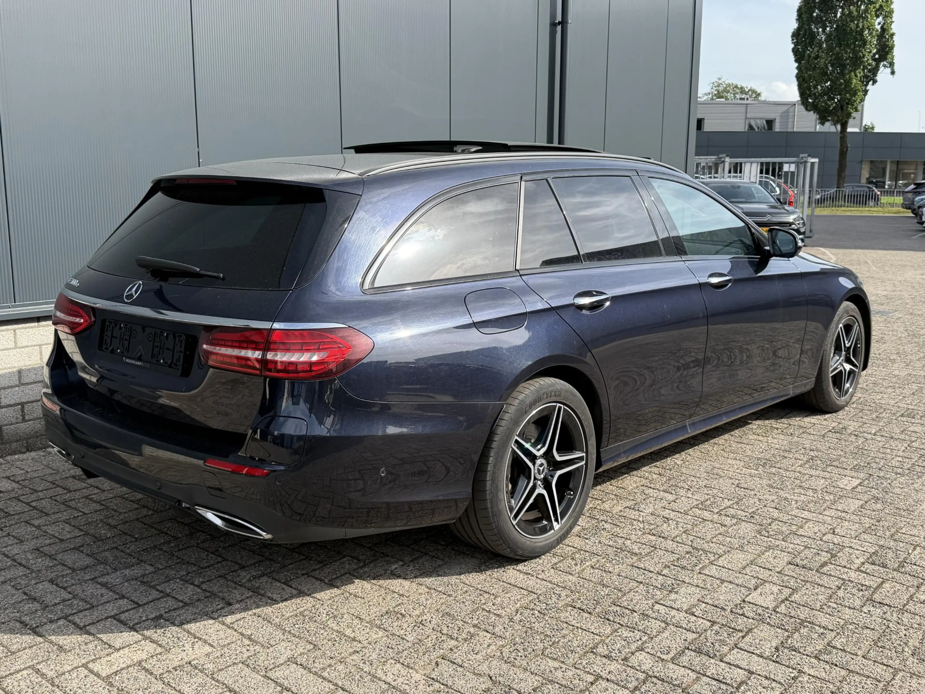 Mercedes-Benz E 300 Estate e AMG Line 18"/SOH 93%/Panoramadak/Burmeste — photo 2