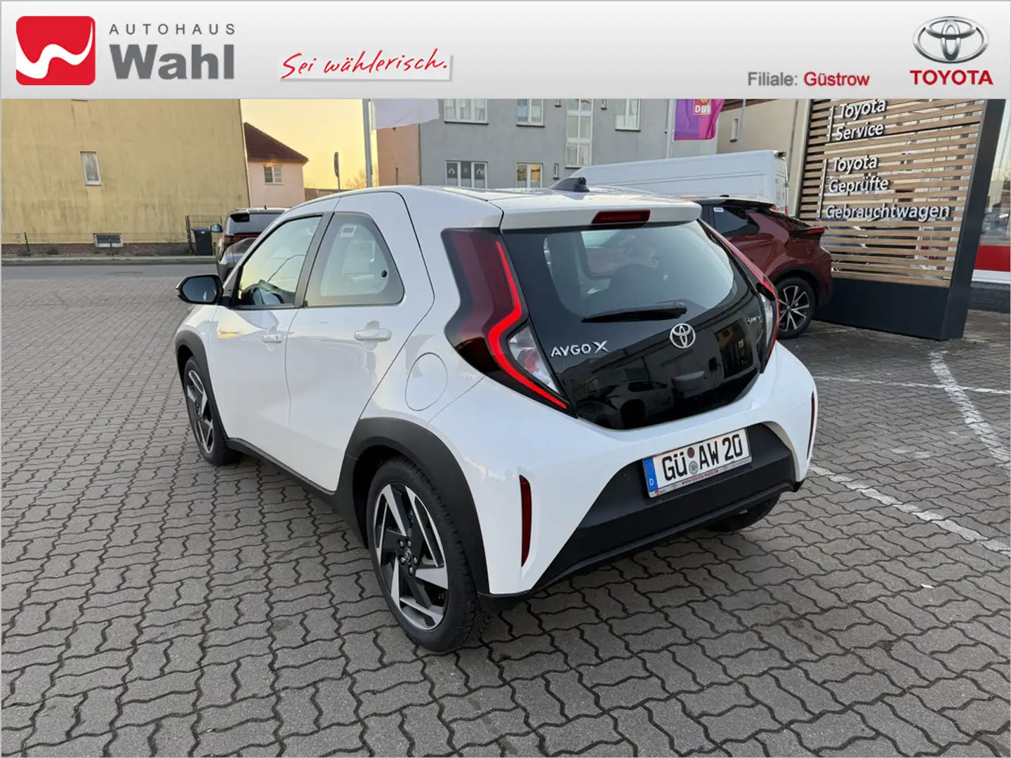Toyota Aygo X 1.5l Hybrid Pure Weiß - 2
