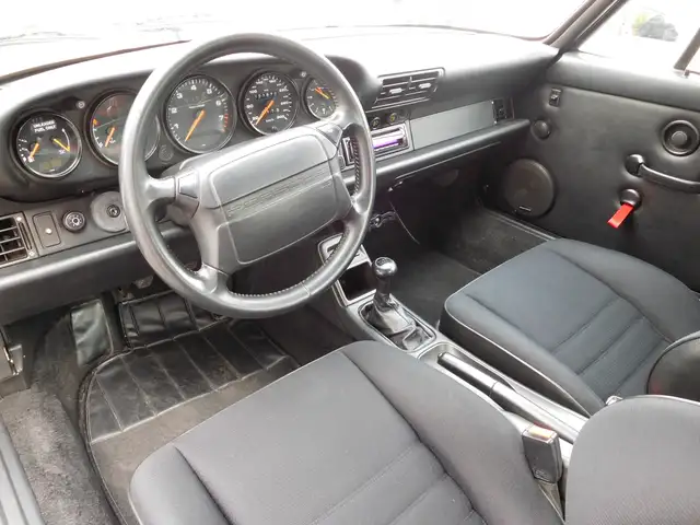 Porsche 911 view 15