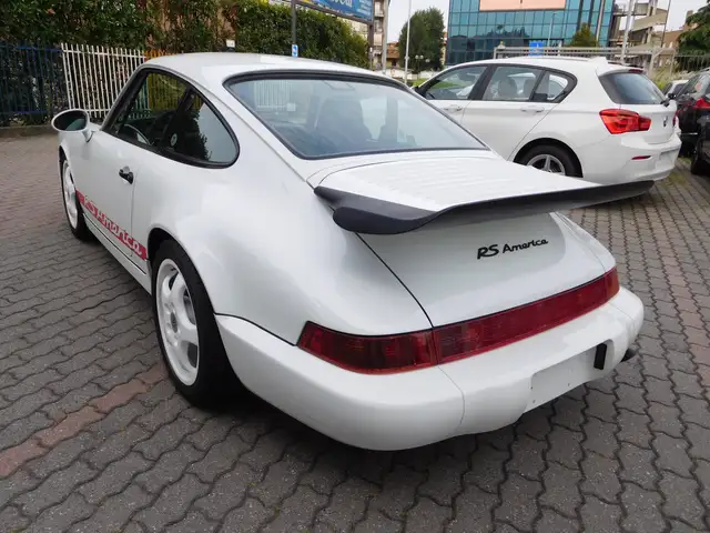 Porsche 911 view 6