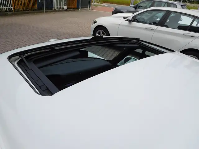 Porsche 911 view 11