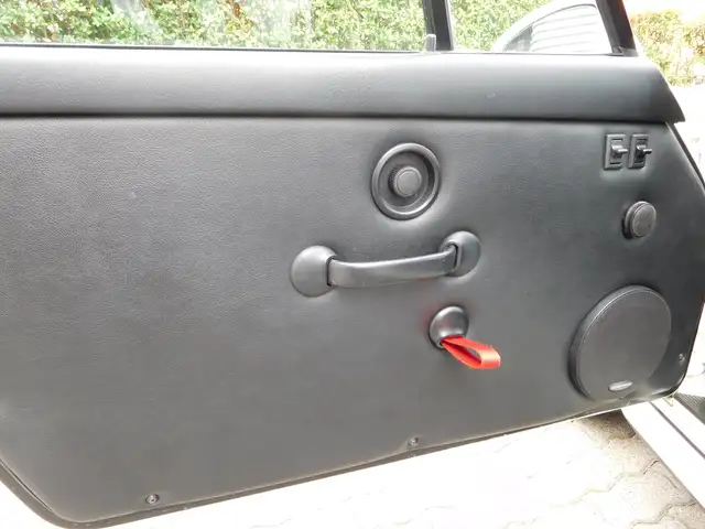 Porsche 911 view 13