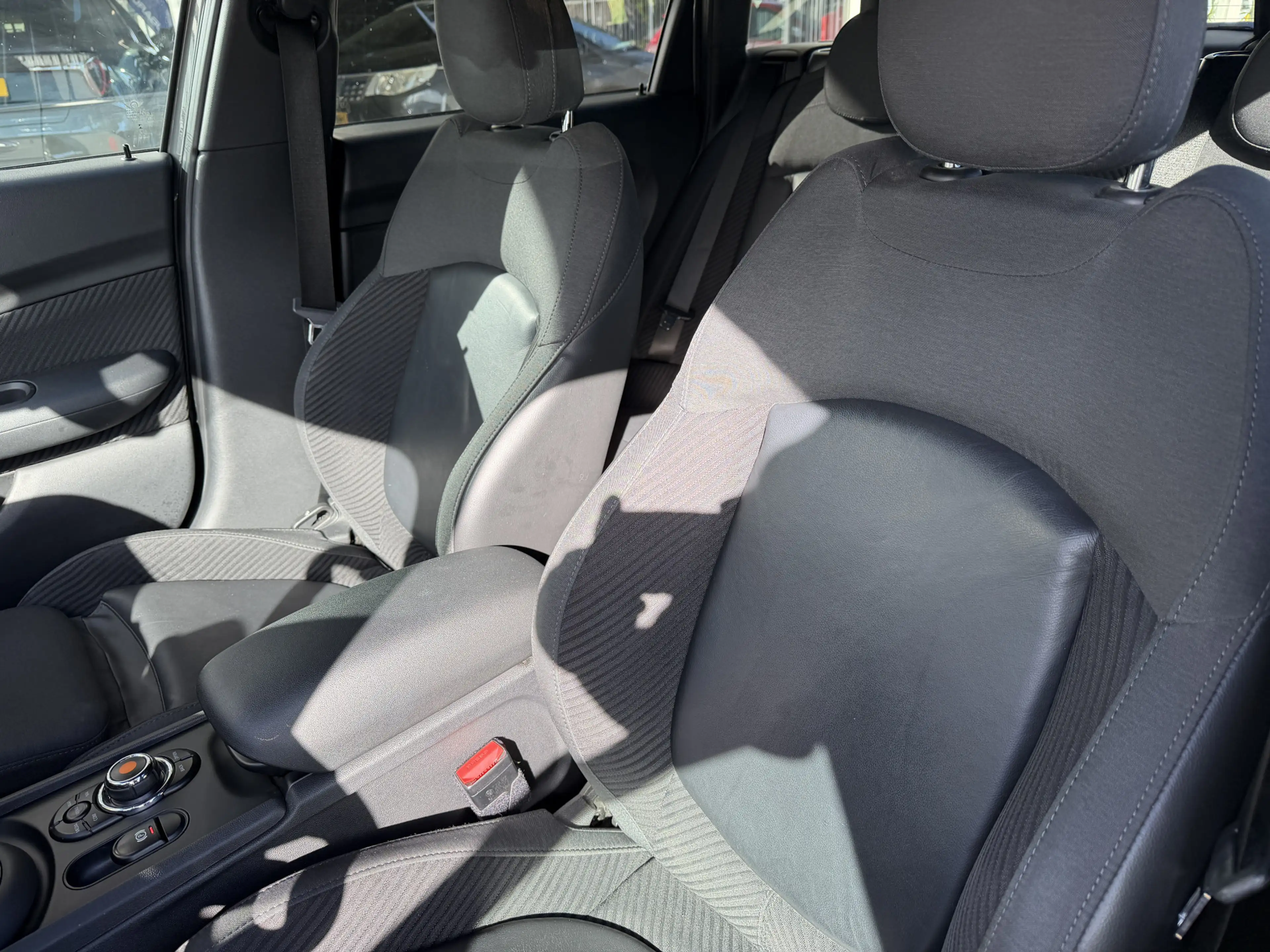MINI Cooper Clubman 1.5 Chili JCW interieur Navi Cruisecontrol — photo 10