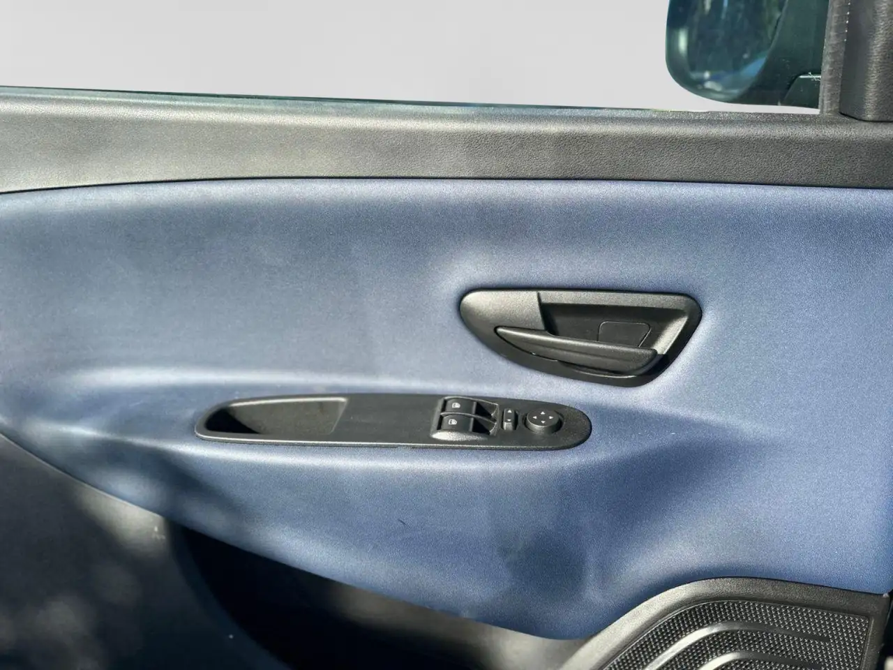 Lancia Ypsilon 2023 — фото 8
