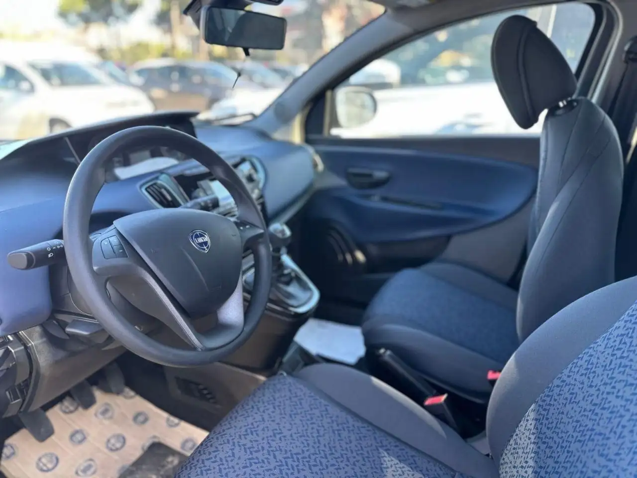 Lancia Ypsilon 2023 — фото 11