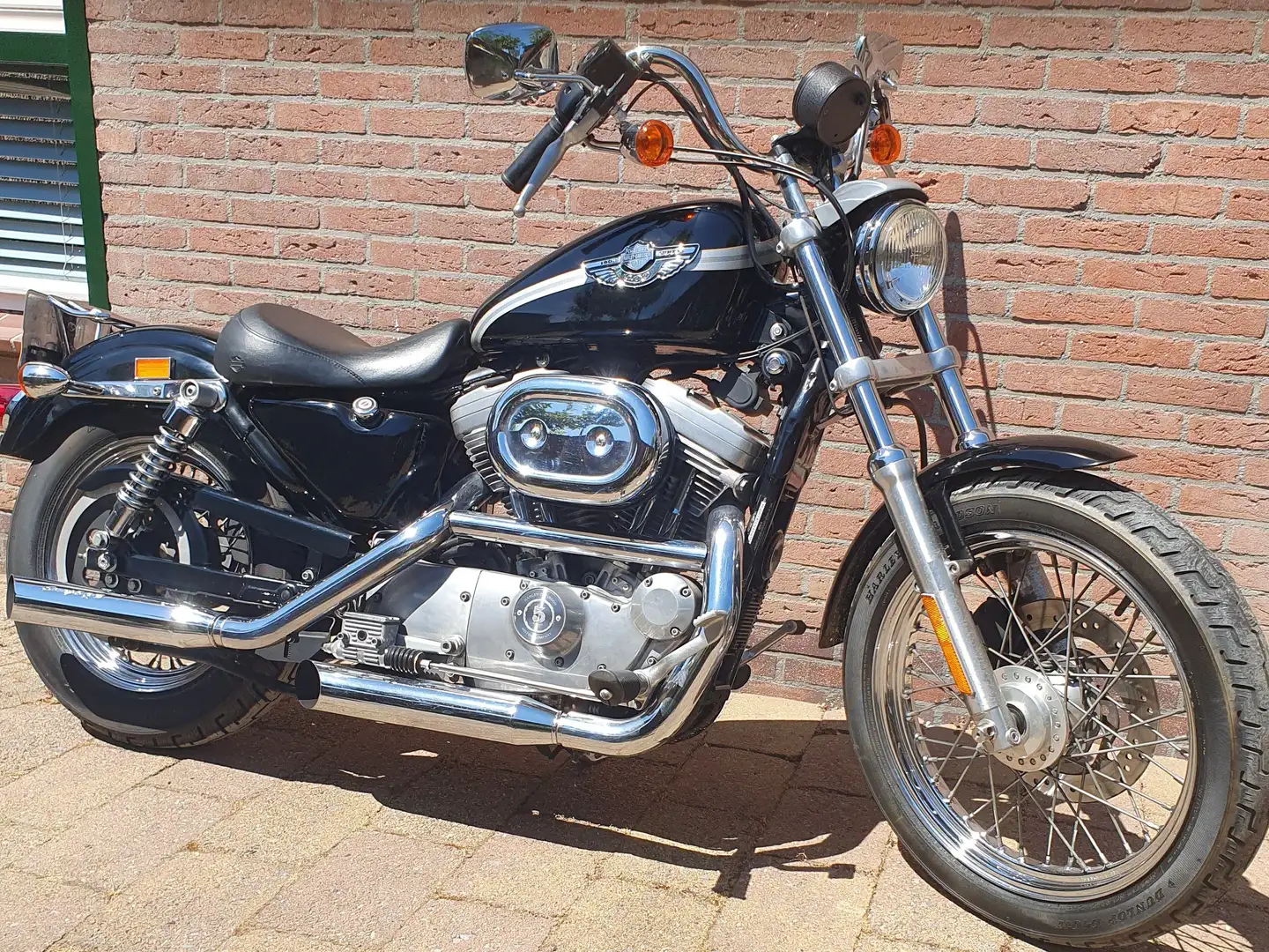 Harley-Davidson Sportster 883 XLH883 Hugger Negro - 1