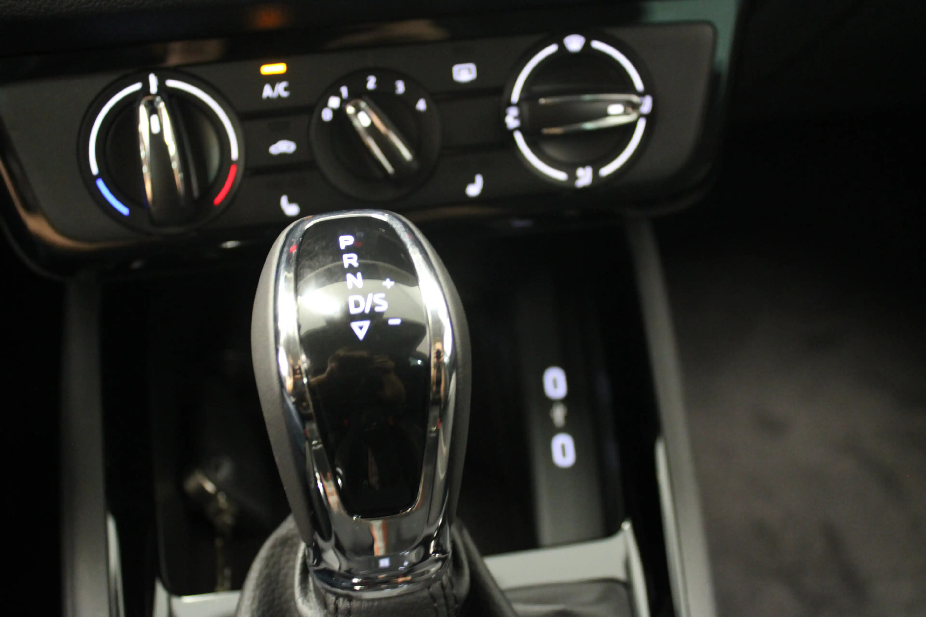 Skoda Kamiq 1.0 TSI Selection — photo 21