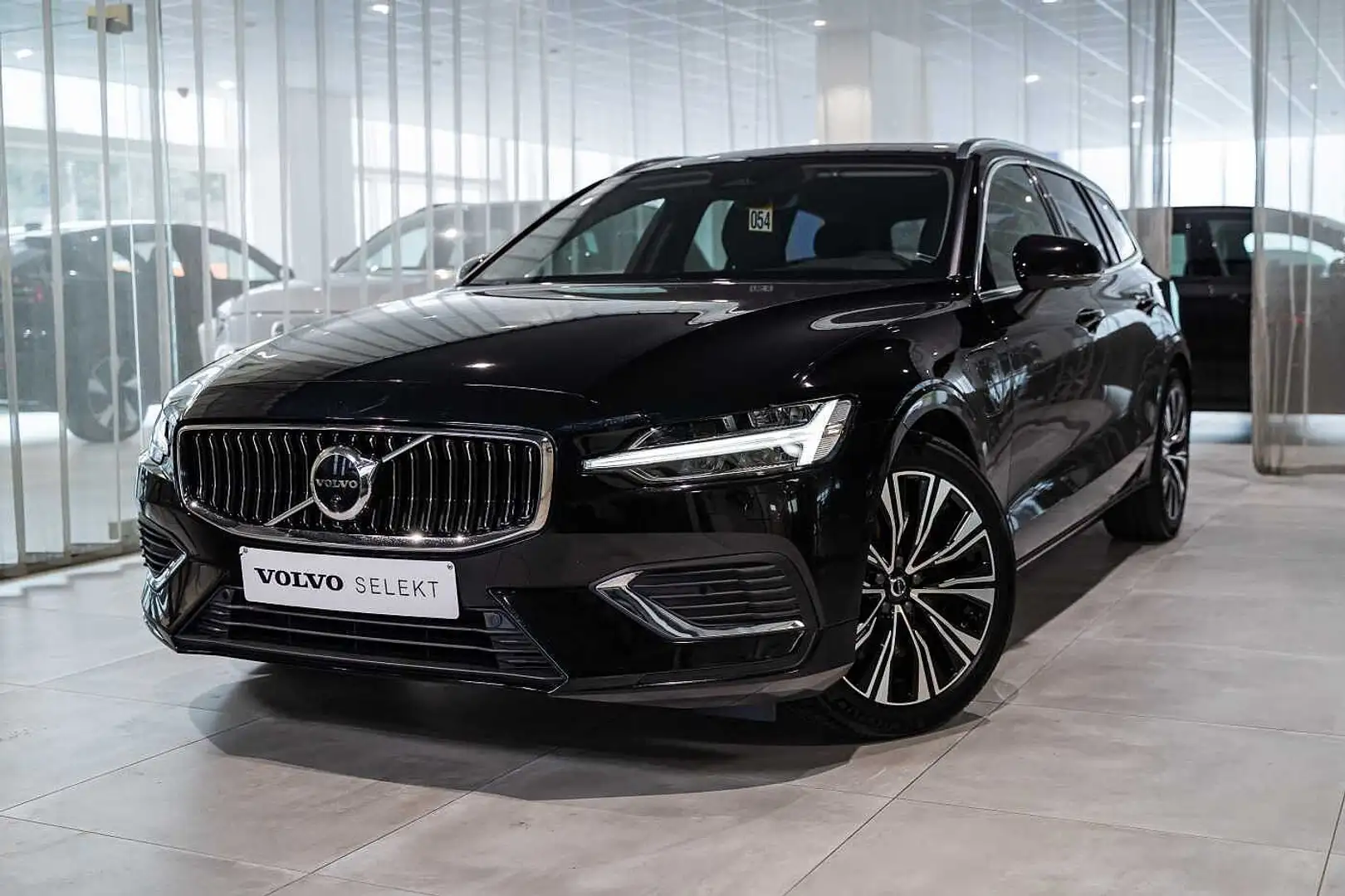 Volvo V60 3ANS D'ENTRETIEN OFFERT Ultra T6 AWD PHEV Zwart - 1