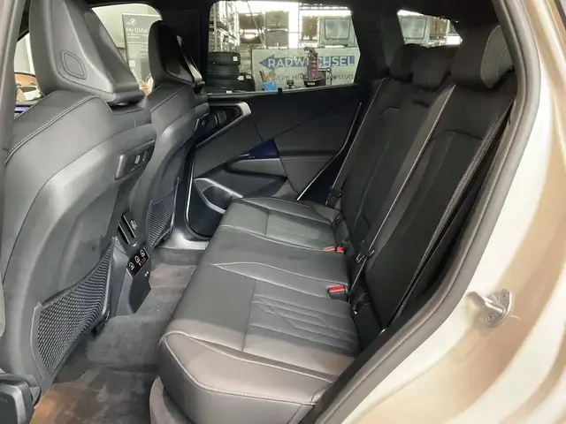 BMW X3 view 9