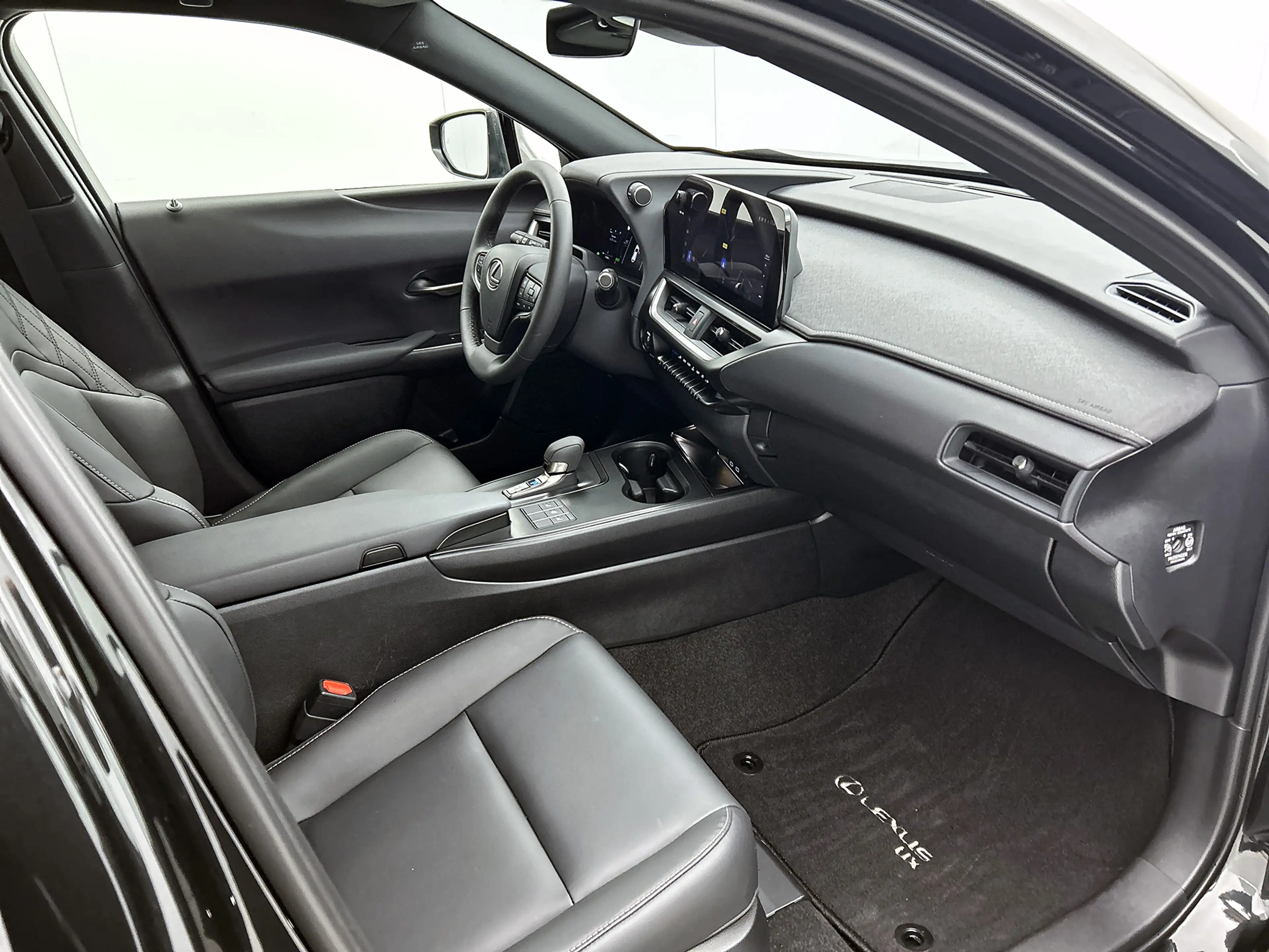 Lexus UX 300h F SPORT Design | BTW Voertuig | Stoel+stuurverwarm — photo 6