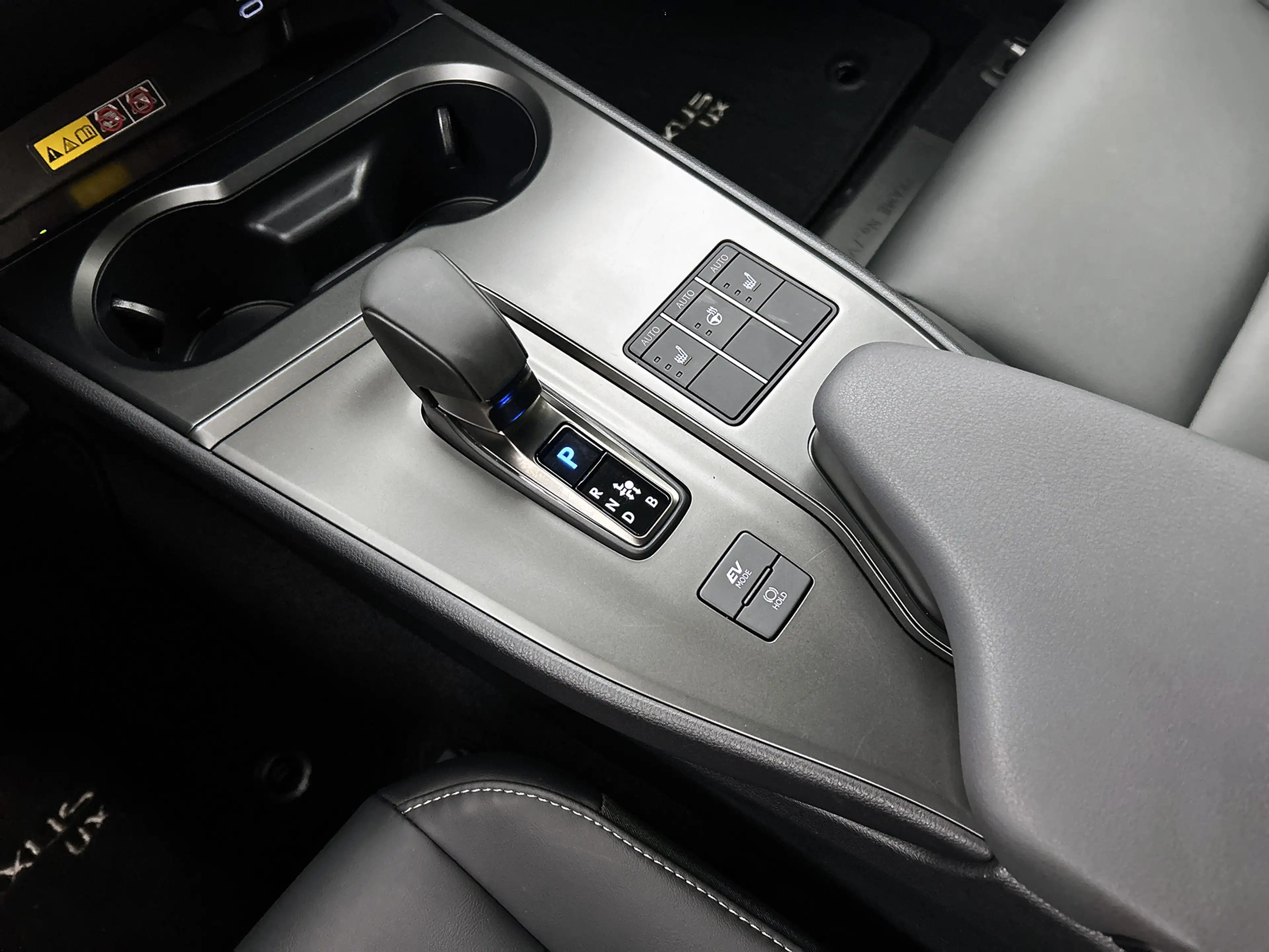 Lexus UX 300h F SPORT Design | BTW Voertuig | Stoel+stuurverwarm — photo 15