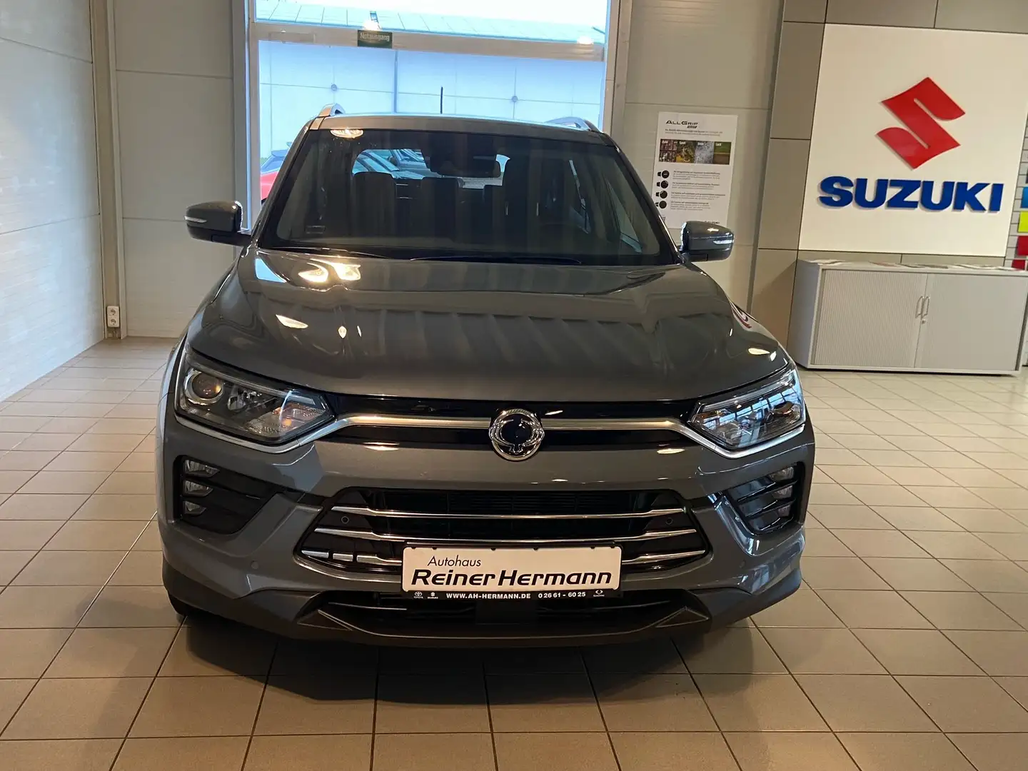 SsangYong Korando Onyx 4x2 NAVI AHK KAMERA SITZH Gris - 2