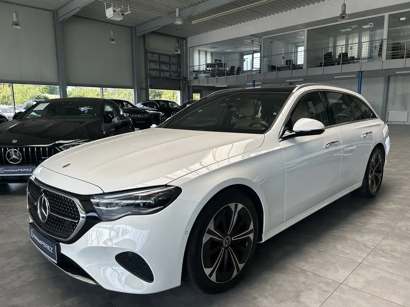 Mercedes-Benz E 300 T de AVANTGARDE ADVANCED+ DISTRONIC-PANO Weiß - 2