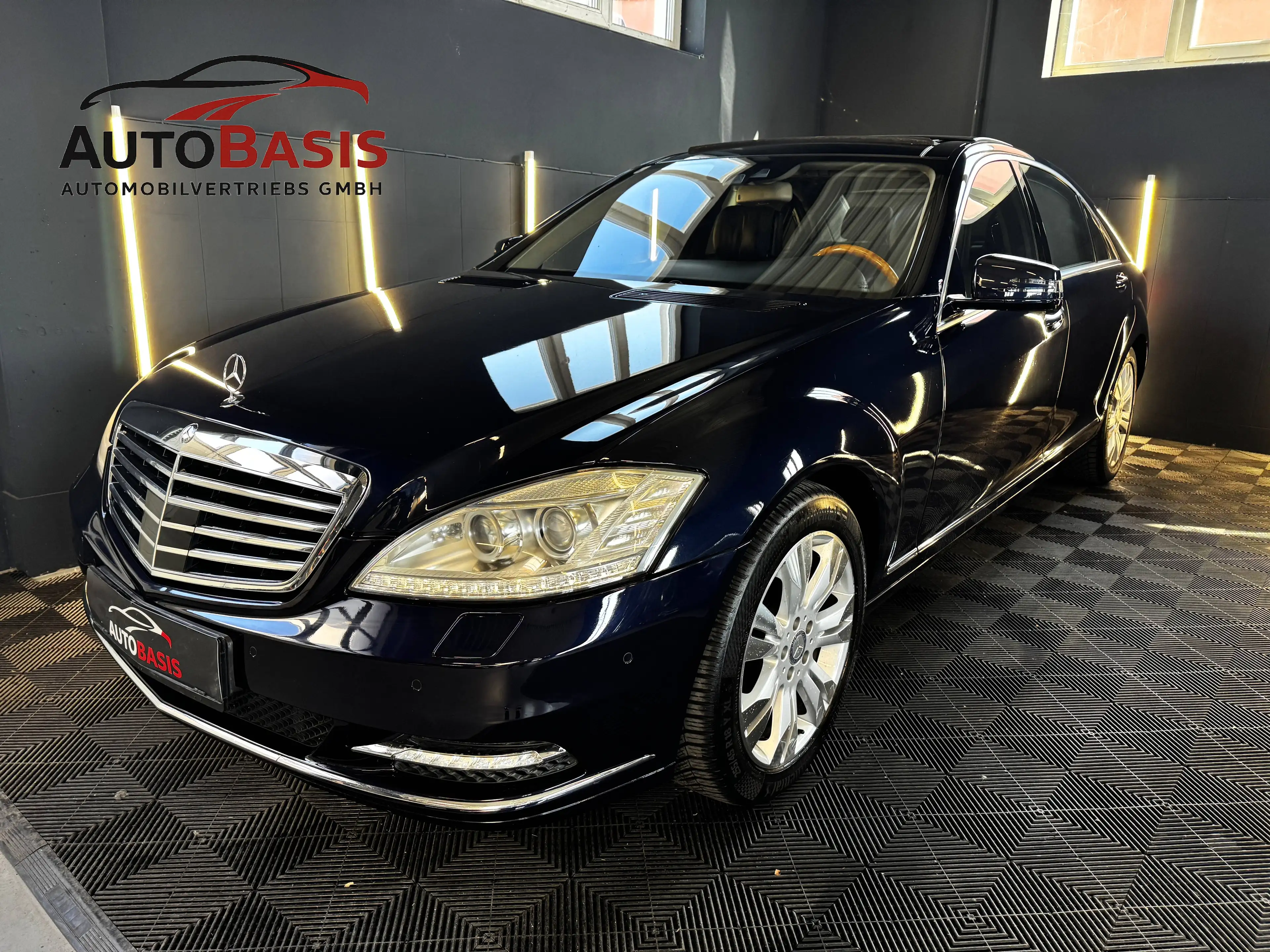 Mercedes-Benz S 500 S 500 L 5,5 V8 Massage/3xTV/Tisch/Nappa/Pano/Night-Vision/VOLL