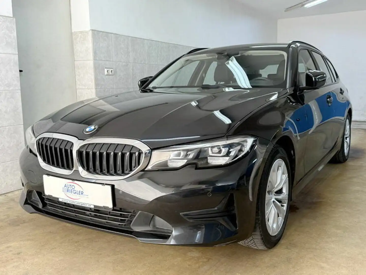 BMW 318 d Advantage *LED-Leder-Sitzh.-Livecockpit-Temp* Schwarz - 1