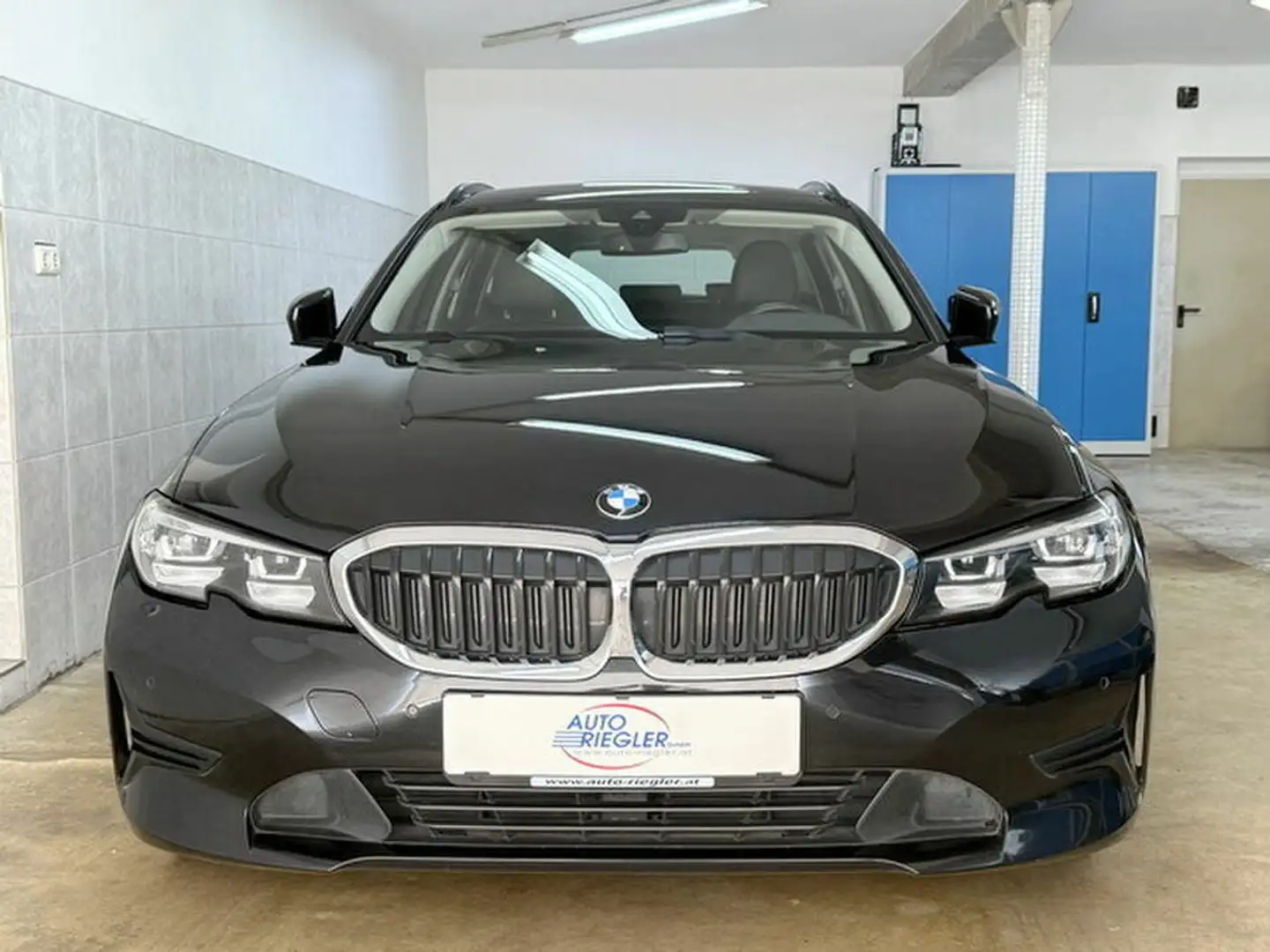 BMW 318 d Advantage *LED-Leder-Sitzh.-Livecockpit-Temp* Schwarz - 2