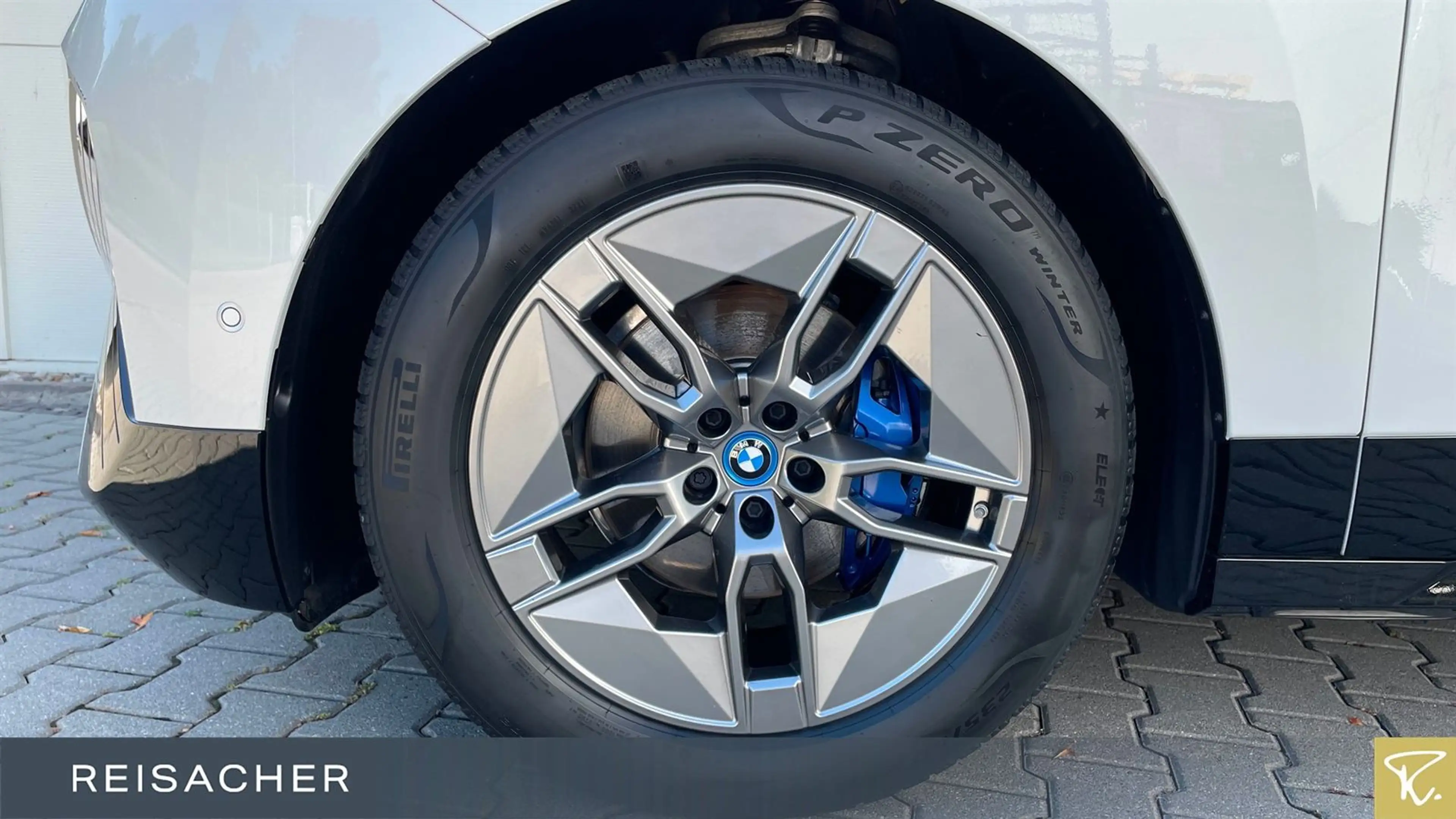BMW iX xDrive50 Sportpaket,SkyLou,AHK,DAProf,Leder — photo 3