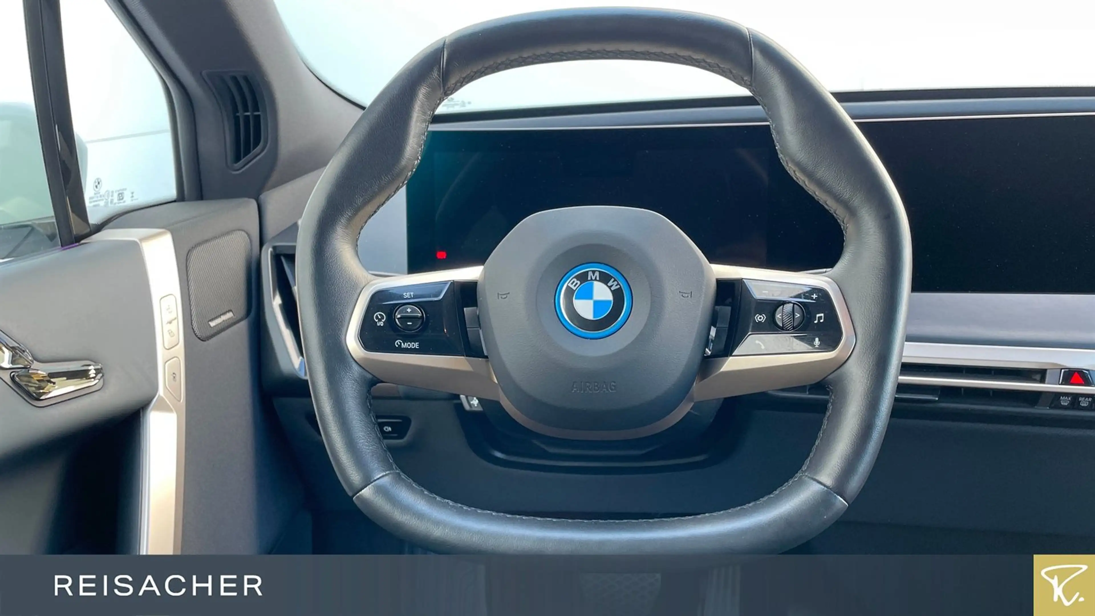 BMW iX xDrive50 Sportpaket,SkyLou,AHK,DAProf,Leder — photo 5