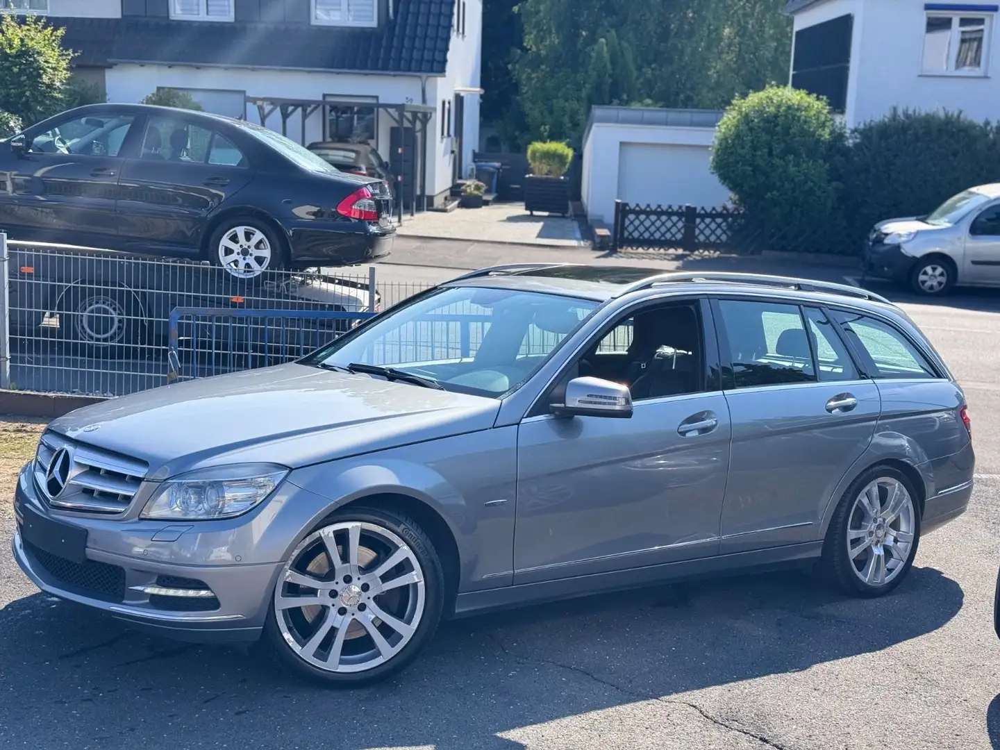 Mercedes-Benz C 350 C -Klasse T-Modell C 350 T CDI  BlueEfficiency Srebrny - 1