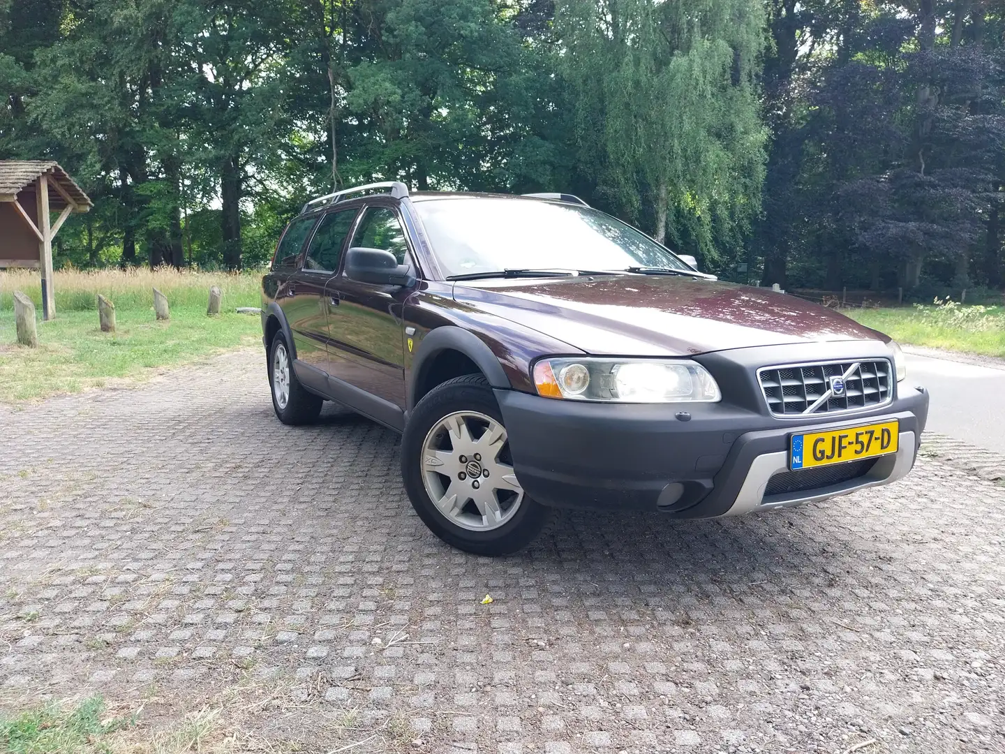 Volvo XC70 XC70 2.5 T Momentum Bruin - 1