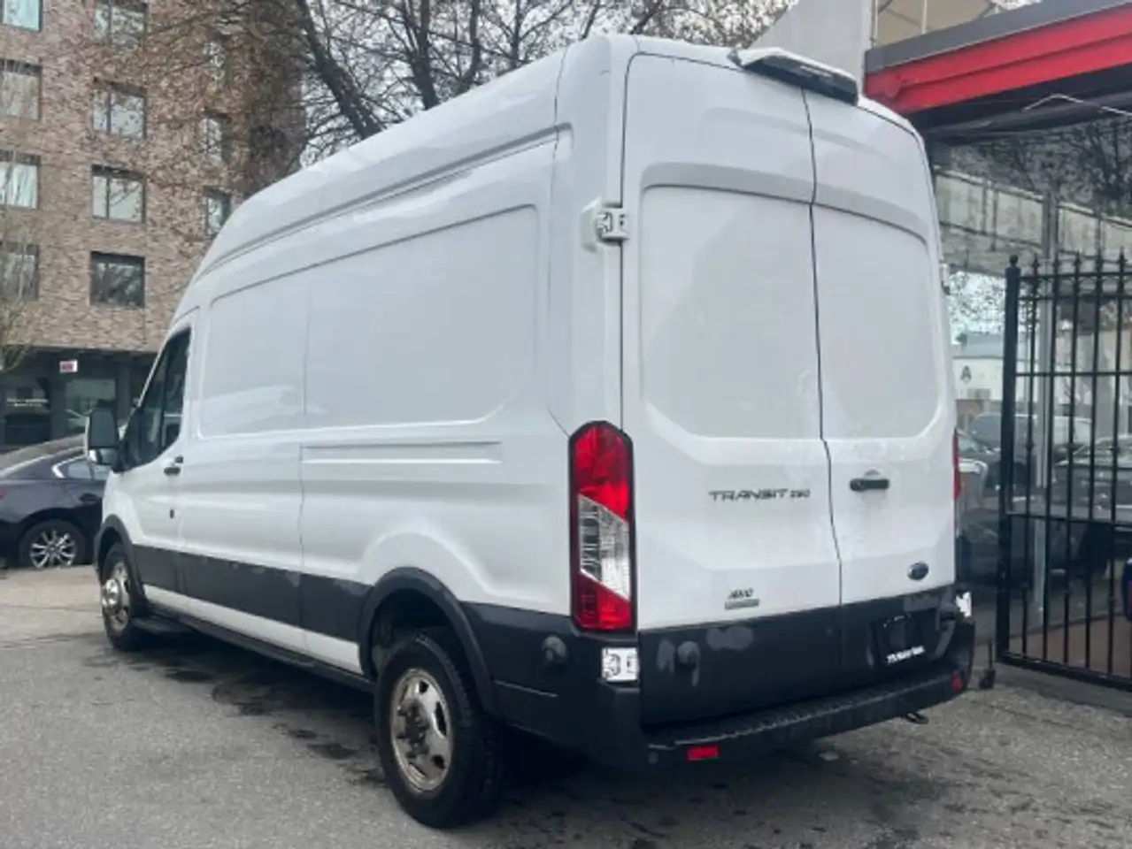 Ford Transit Cargo Van снимка Ford Transit Cargo Van