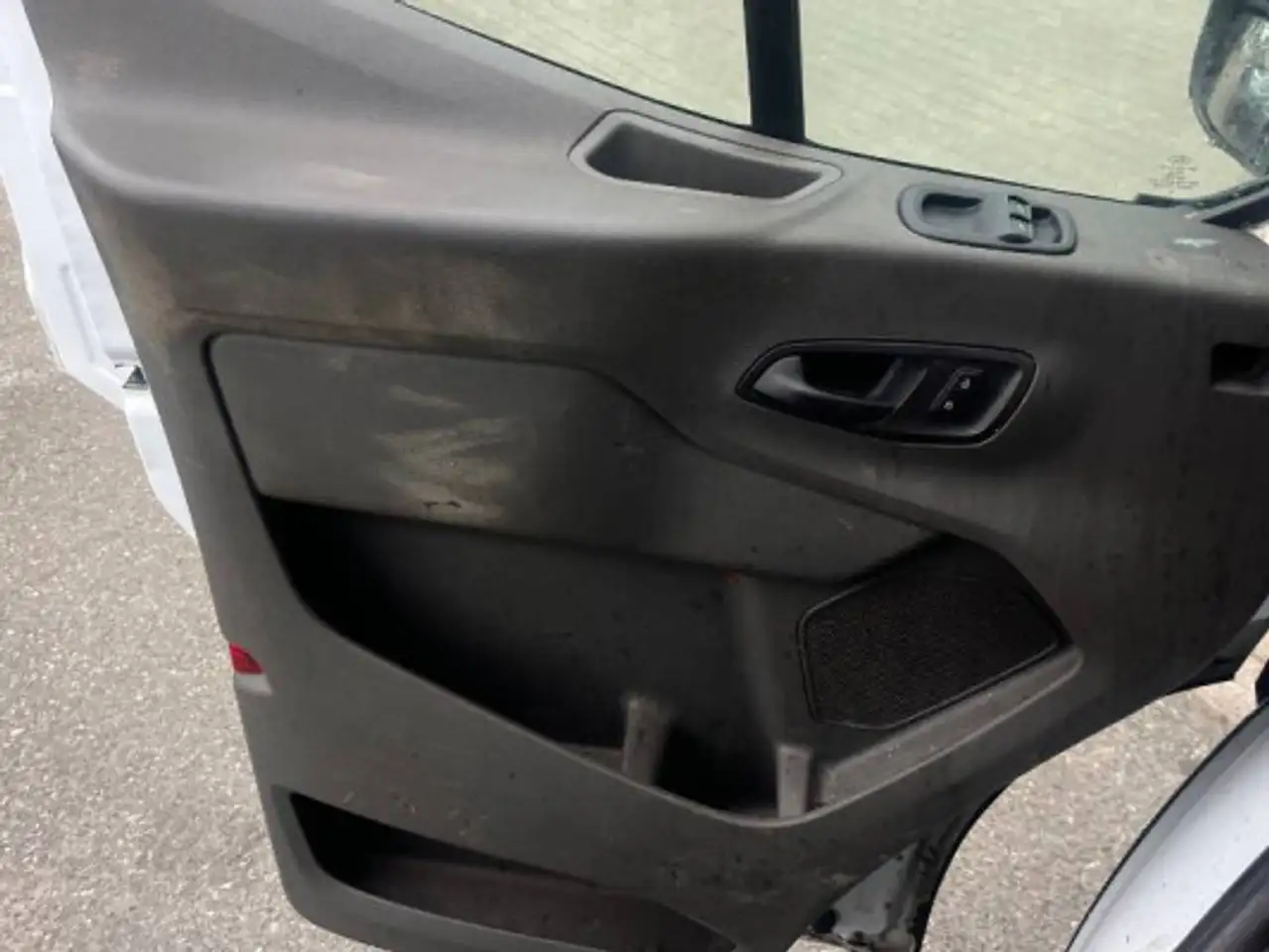 Ford Transit Cargo Van снимка Ford Transit Cargo Van