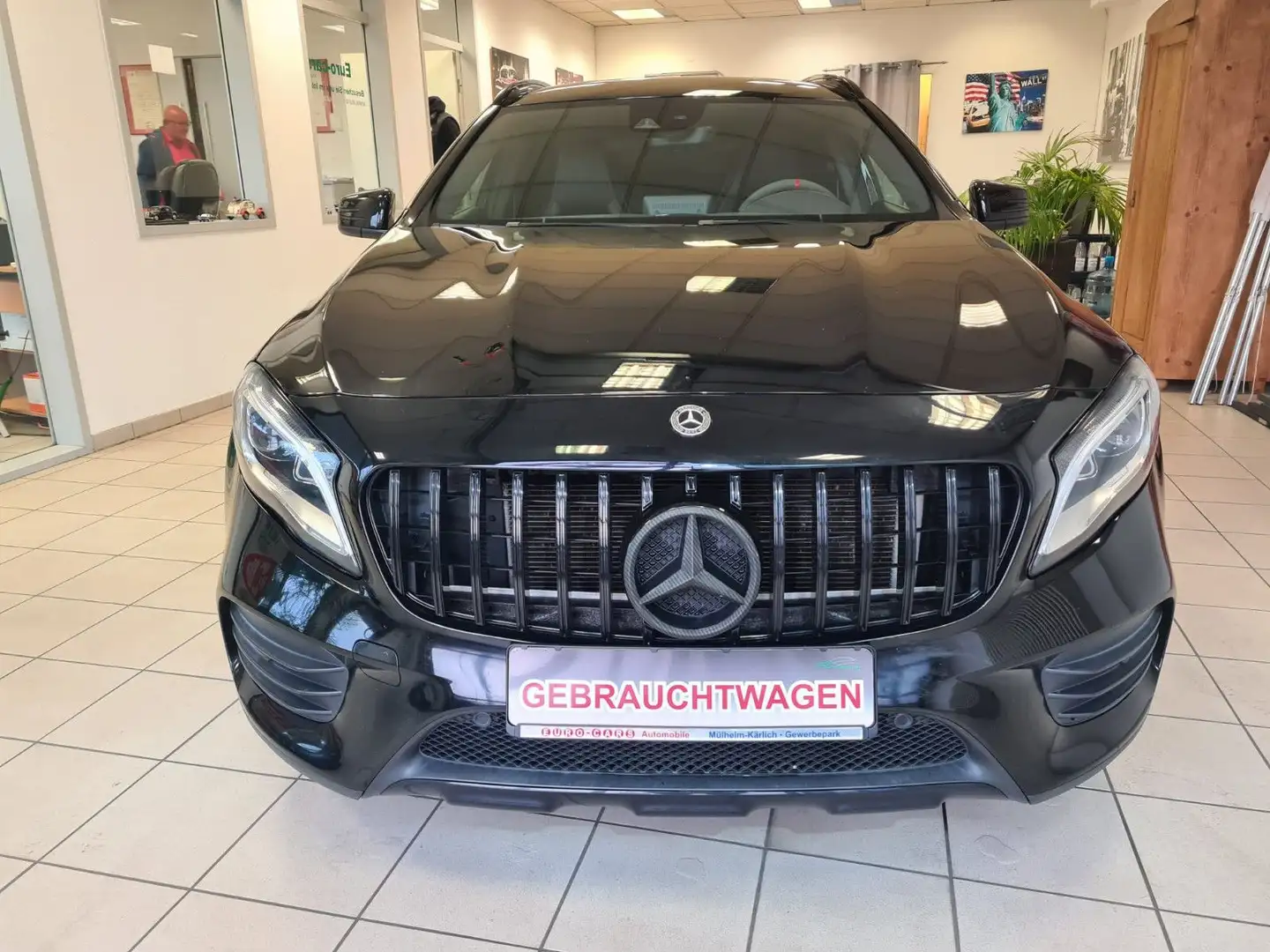 Mercedes-Benz GLA 220 4Matic Urban Style / NAVI / Zwart - 2