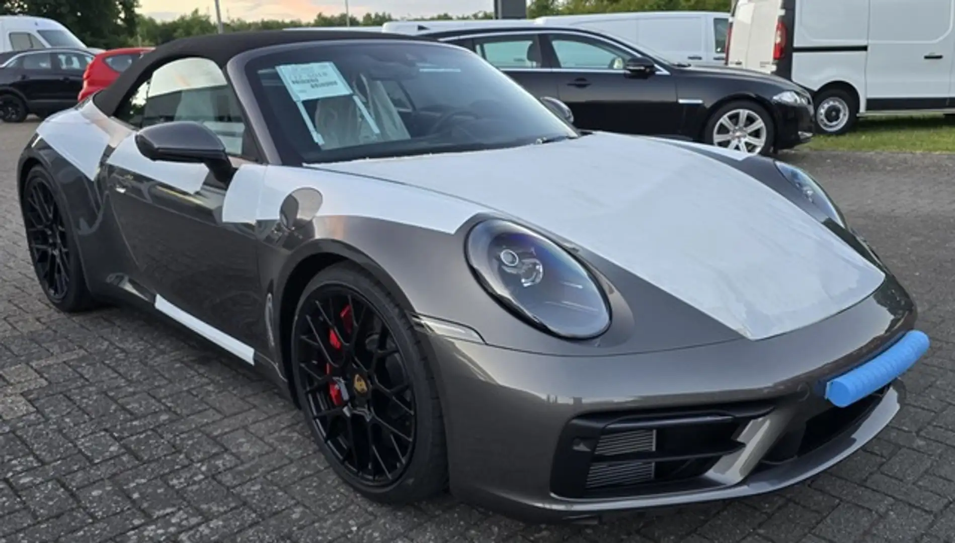 Porsche 911 Carrera GTS Cabriolet Lift+Bose+Sport-Design-Paket Gris - 2