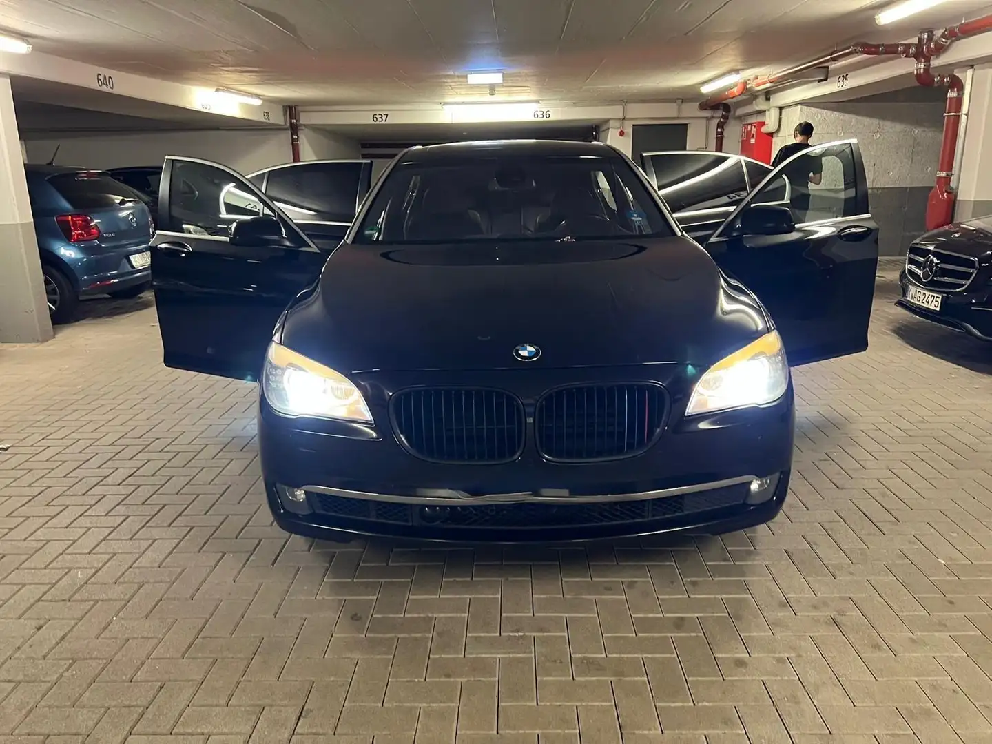 BMW 750 750Li Czarny - 2