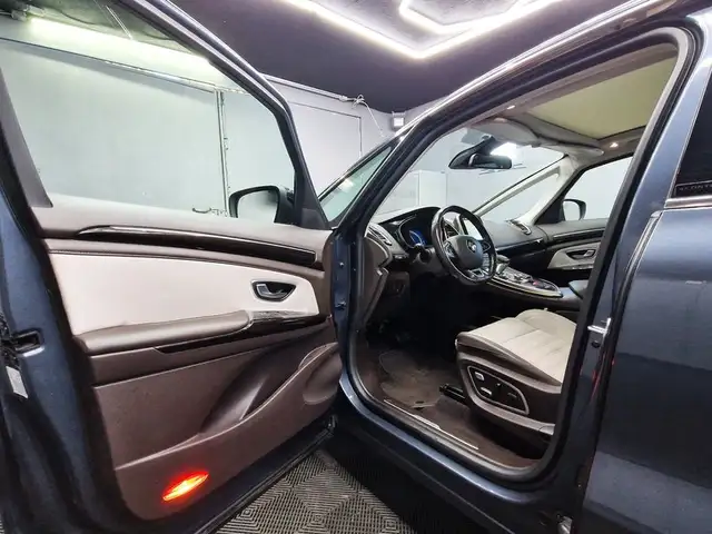 Renault Espace view 8