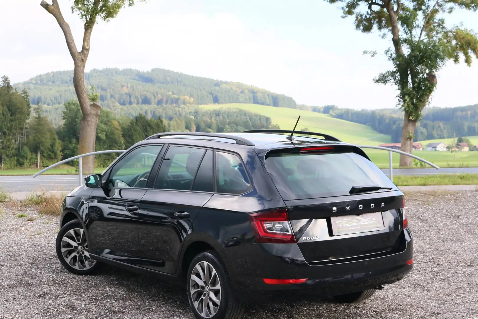 Skoda Fabia Combi*Xenon*Kamera*Sitzheizung*Keyless Entry Schwarz - 2
