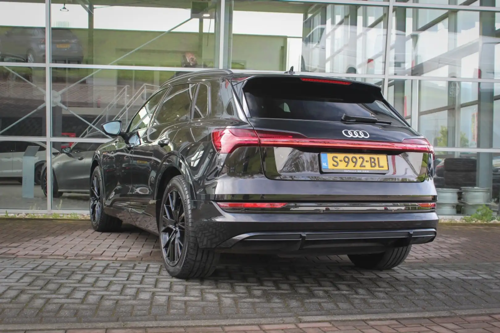 Audi e-tron 55 quattro S ed 95 | Pano | Zwart - 2