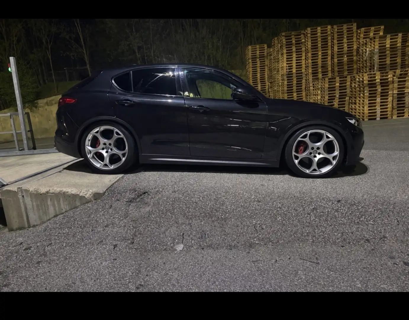 Alfa Romeo Stelvio 2,2 Diesel Schwarz - 1