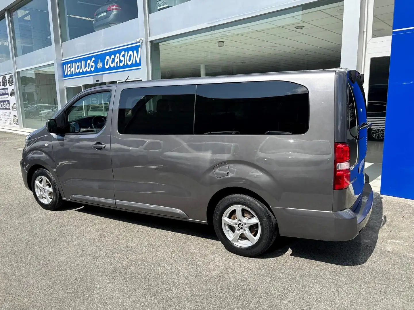 Peugeot Traveller 1.5BlueHDI Business Long 120 Gris - 2