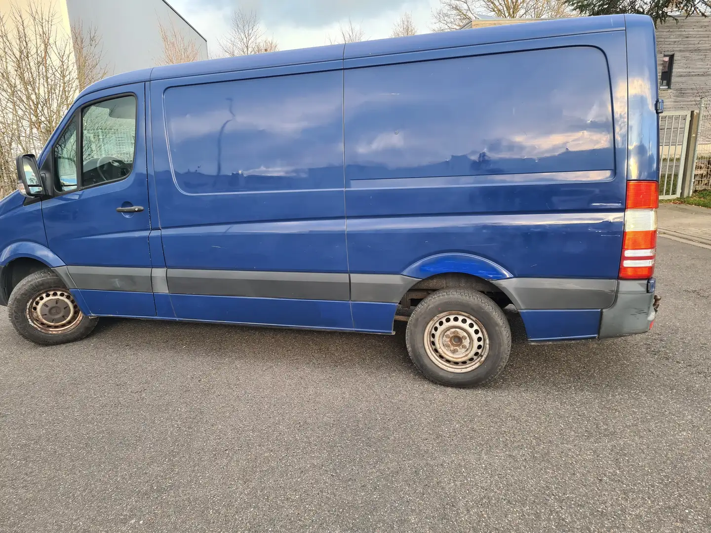Mercedes-Benz Sprinter 213 CDI (BlueTec) 906.211 Blau - 2