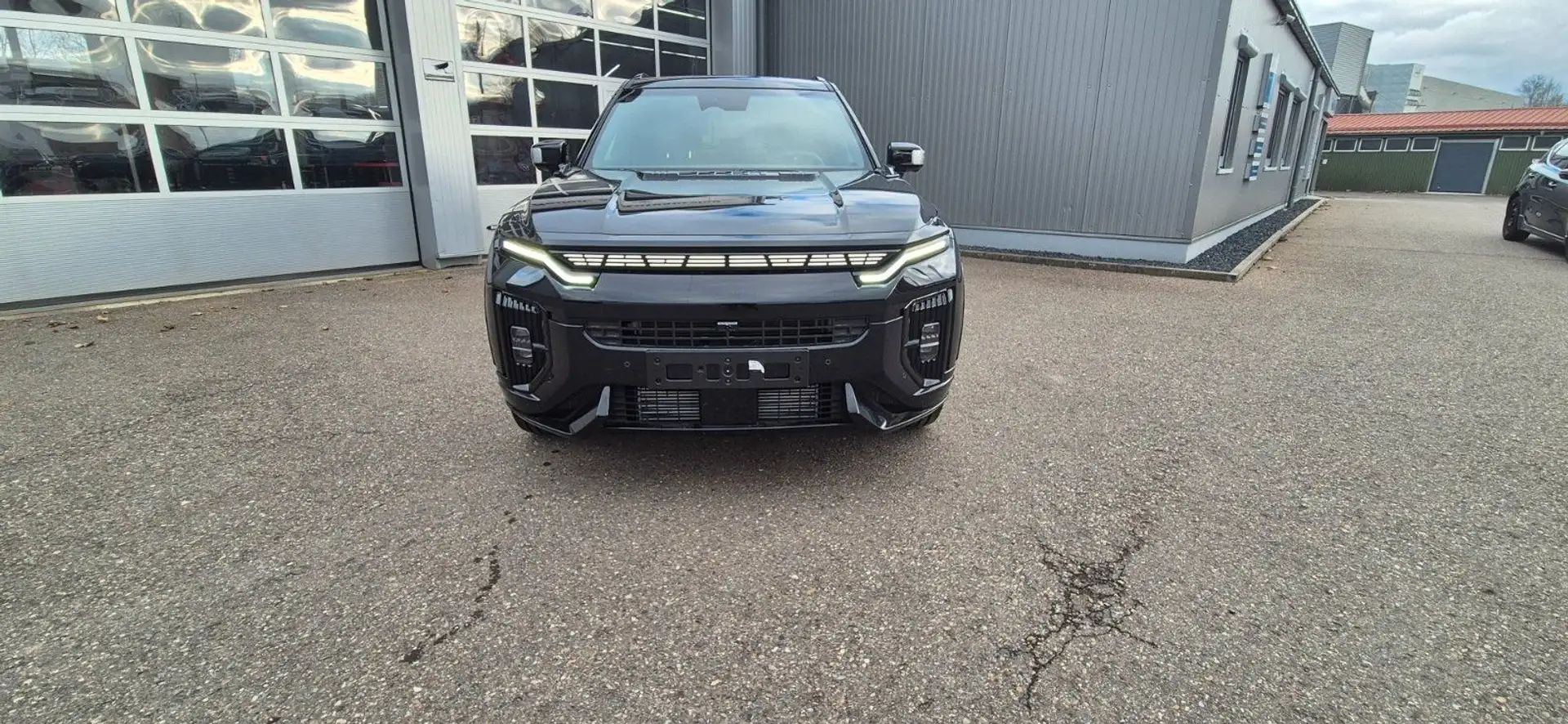 SsangYong Actyon LUX 2WD AT Schwarz - 2