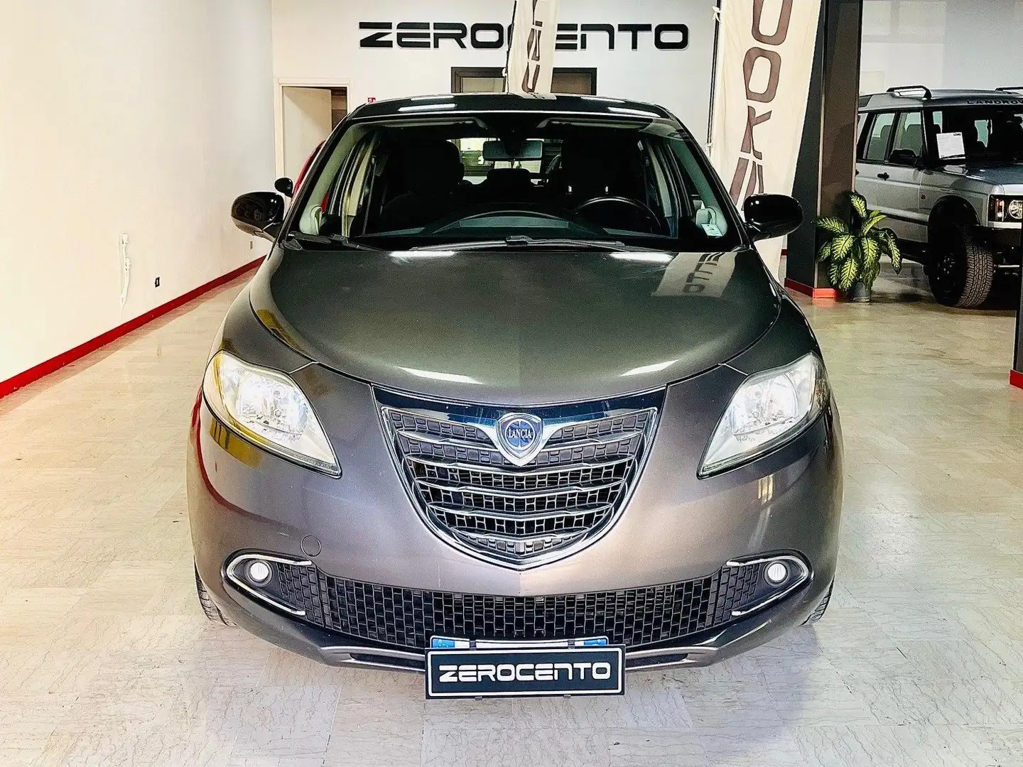 Lancia Ypsilon Ypsilon  1.2 8v 69CV Gold Gris - 2