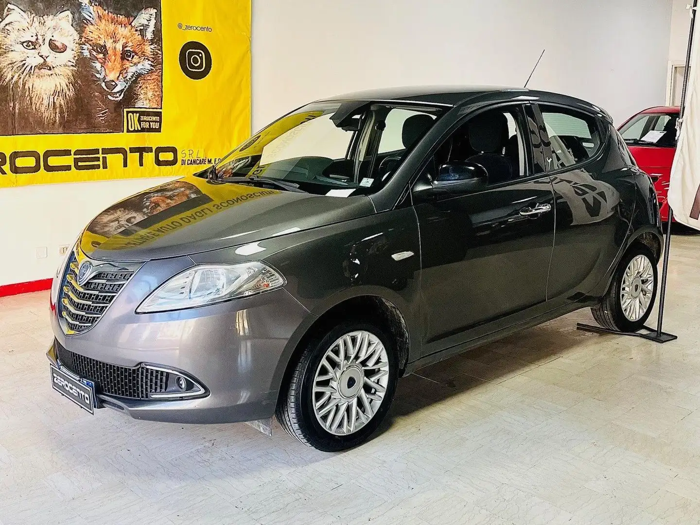 Lancia Ypsilon Ypsilon  1.2 8v 69CV Gold Gris - 1