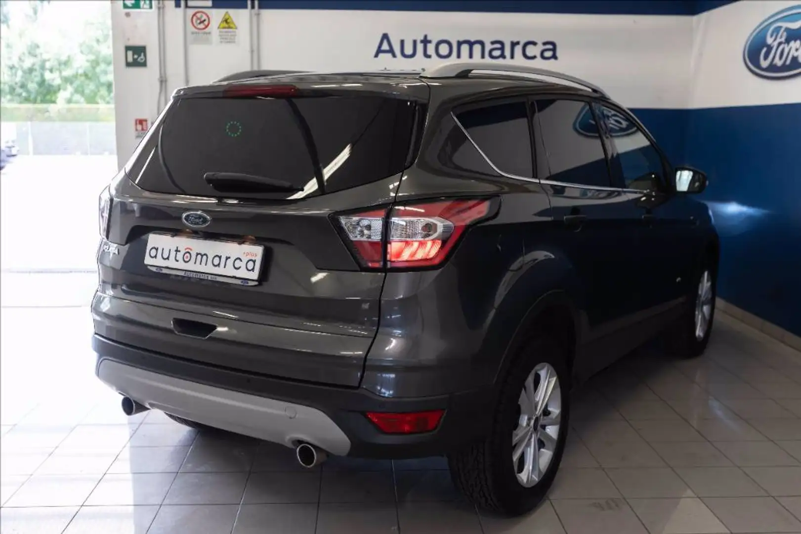 Ford Kuga 2.0 tdci Titanium s&s awd 150cv powershift Gris - 2
